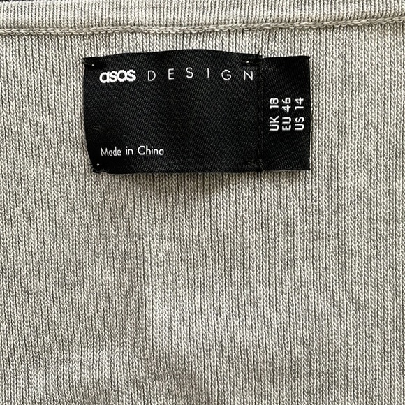 Top with cup detail in gray | Square Neck Top| Cropped Top - Picture 4 of 7